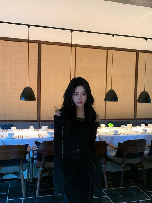 Read Nameless /黑色蕾丝上衣+黑色骨纹鱼尾裙 商品图11