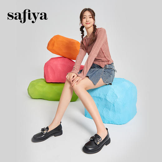 Safiya/索菲娅2024春季 复古学院风粗跟软底蝴蝶结英伦乐福鞋 SF41112087 商品图2