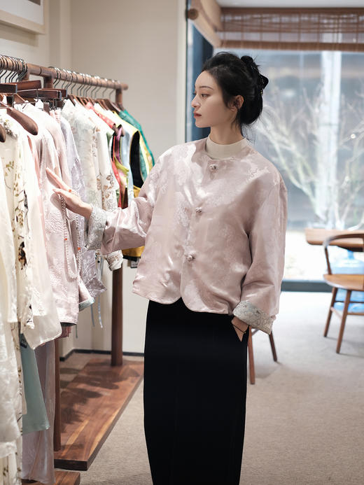 盛唐牡丹 |宋锦粉松鼠葡萄纹双面穿外套 商品图11