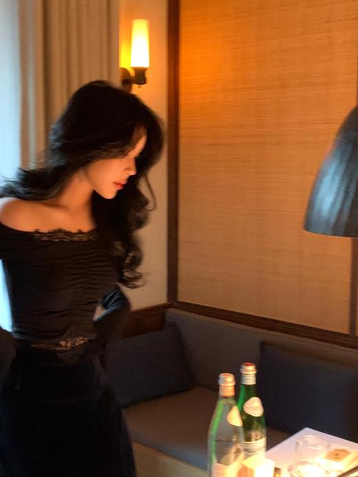 Read Nameless /黑色蕾丝上衣+黑色骨纹鱼尾裙 商品图1