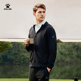 卡尔美春季新款尽享自在系列男士带帽皮肤衣