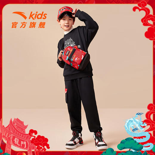 【安踏儿童】B8F安踏儿童书包男童装胸包2024新年款红色潮流满印单肩包【初登龙门 红色-1 均码 商品图3