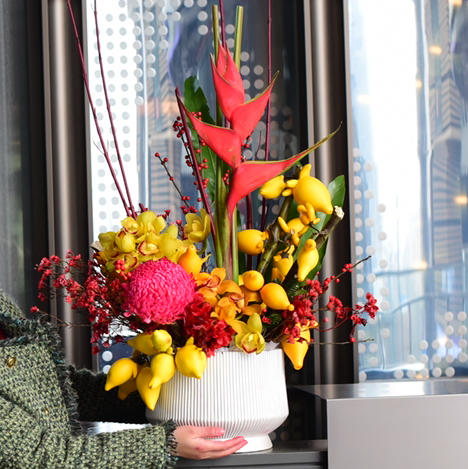 《龙行大运》富贵鸟蕙兰五代果插花 商品图2