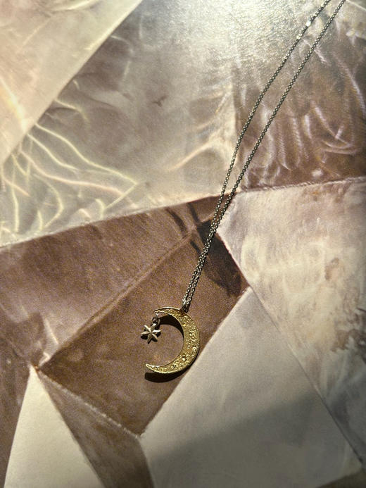momoko｜18x14mm Crescent Moon & Star Necklace [项链 3色可选] 商品图2