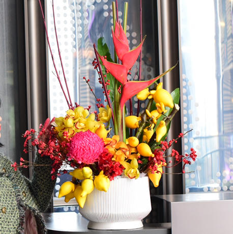 《龙行大运》富贵鸟蕙兰五代果插花 商品图0