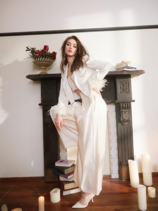 白色驼鸟毛可拆式袖口进口缎面醋酸宽松短西装 商品图3