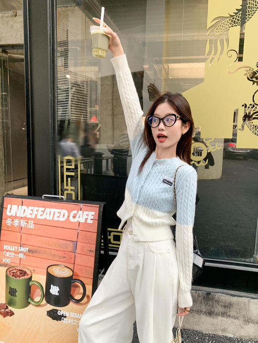 <曾小咸推荐>【149元任选2件】现货！  蓝拼白毛织开衫 商品图2