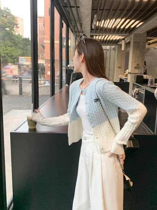 <曾小咸推荐>【149元任选2件】现货！  蓝拼白毛织开衫 商品图5