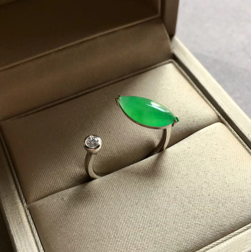 爆款阳绿翡翠马眼戒指定制链接