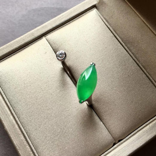 爆款阳绿翡翠马眼戒指定制链接 商品图4