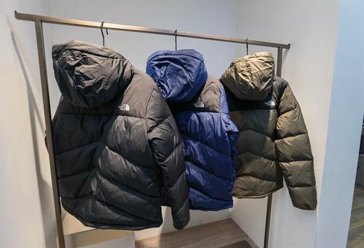 只有XL码...北面TNF鹅绒550蓬的经典拼接款羽绒服.. 专柜2698元在售.. 商品图1