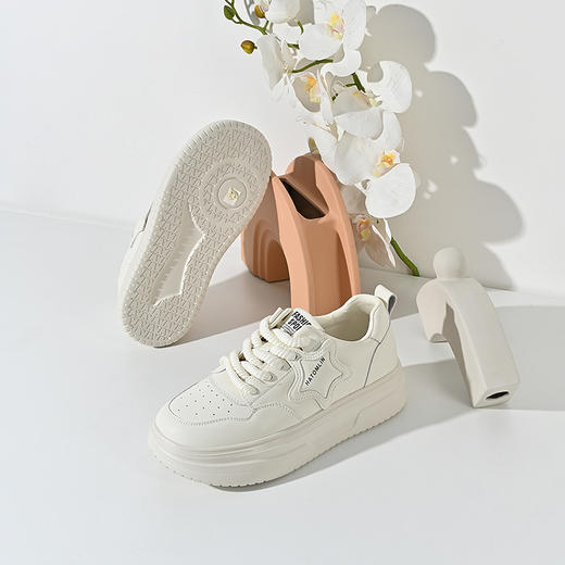 2024经典鲨春季新款时尚星星透气百搭小白鞋KW213-D17021 商品图2