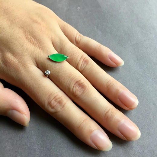 爆款阳绿翡翠马眼戒指定制链接 商品图1