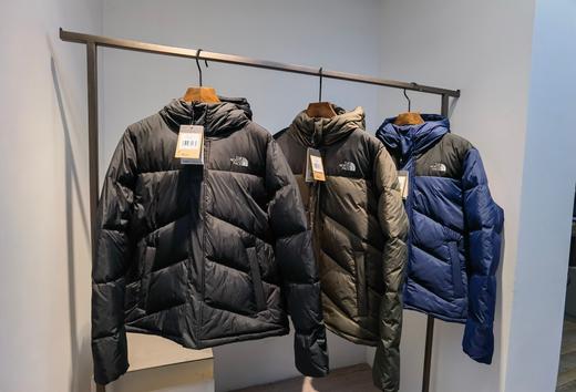 只有XL码...北面TNF鹅绒550蓬的经典拼接款羽绒服.. 专柜2698元在售.. 商品图0