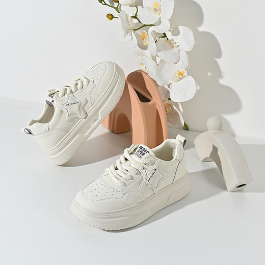 2024经典鲨春季新款时尚星星透气百搭小白鞋KW213-D17021 商品图1