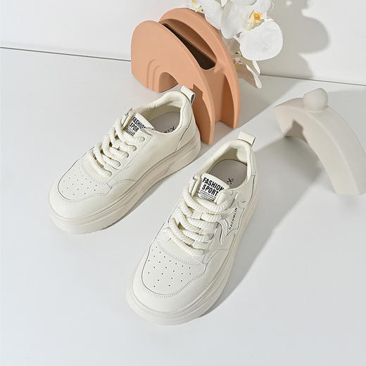 2024经典鲨春季新款时尚星星透气百搭小白鞋KW213-D17021 商品图3