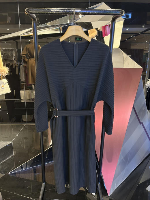 坑条肌理收腰连衣裙 商品图0