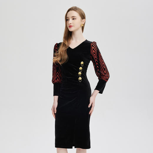 PE837斯尔丽2024春季新款气质V领时尚撞色袖装饰纽扣丝绒连衣裙 商品图2