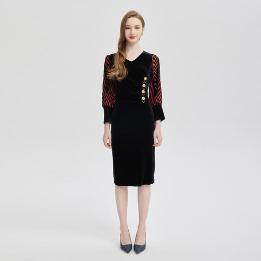 PE837斯尔丽2024春季新款气质V领时尚撞色袖装饰纽扣丝绒连衣裙 商品图3