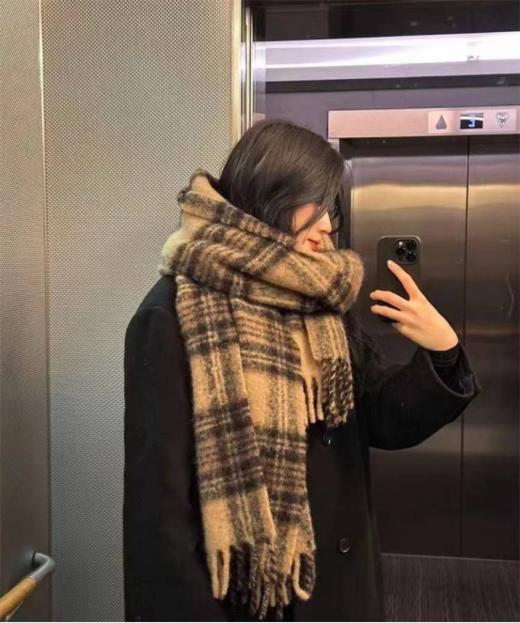 ♦️【虞书欣同款海马毛围巾】✅1、亲肤保暖不扎手实物质感好绝了 百搭大气，🌟上身效果好绝了 海马毛面料超柔软 ✅ 商品图0