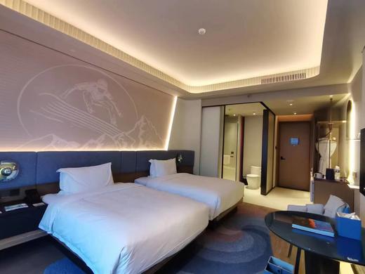 富龙焕活换新双床富龙焕活酒店 商品图0