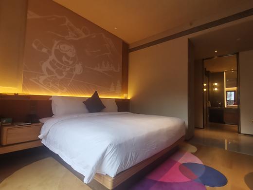 富龙焕活换新大床房富龙焕活酒店 商品图0