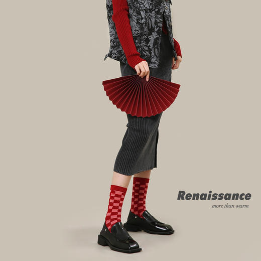 🐉本命年限定款🧧带来一整年的红运「Renaissance 新年限定女袜」🧦 被这组龙袜子拿捏了，从内到外都是红红火火的🔥温暖过冬就靠你了 🌈上脚柔软细腻舒适，耐磨不易变形 🎁精品礼盒包装 商品图2