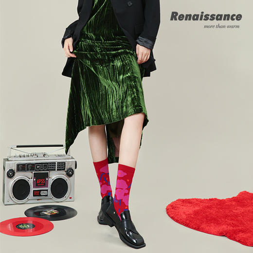 🐉本命年限定款🧧带来一整年的红运「Renaissance 新年限定女袜」🧦 被这组龙袜子拿捏了，从内到外都是红红火火的🔥温暖过冬就靠你了 🌈上脚柔软细腻舒适，耐磨不易变形 🎁精品礼盒包装 商品图4