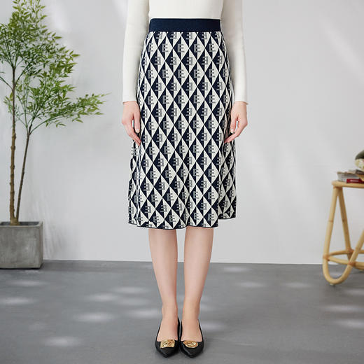 EITIE爱特爱春新款时尚包臀显瘦高腰针织半身裙7301010 商品图1