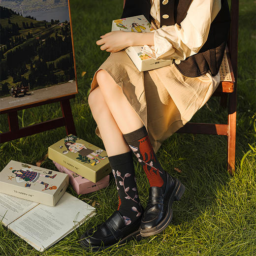 艺术彩色油画纯棉袜6双礼盒装 品质好棉 不易起球 不易变形 相当舒适柔软 精美礼盒装 一盒三双 自留 送礼都超可 商品图1