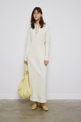 立体修饰线连帽连衣裙