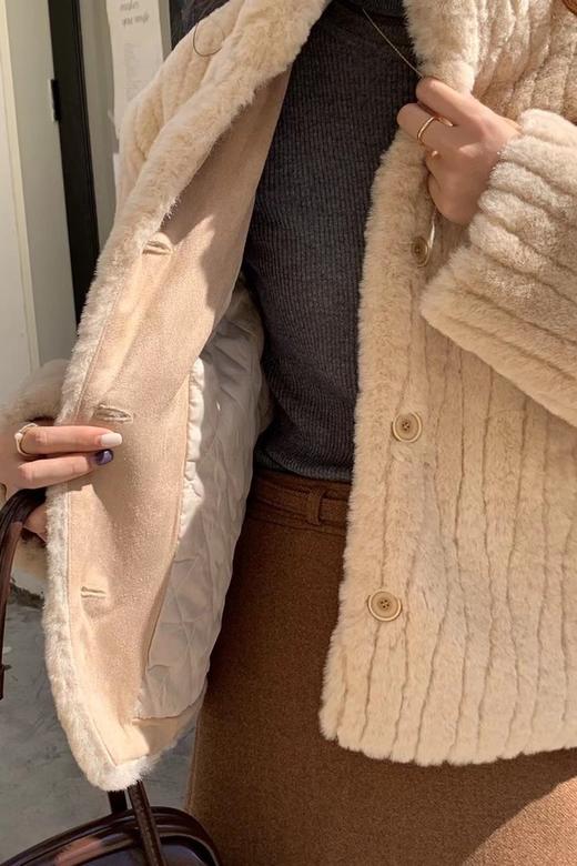 LNNNS 浅咖色条纹款环保毛绒外套 17436 商品图3