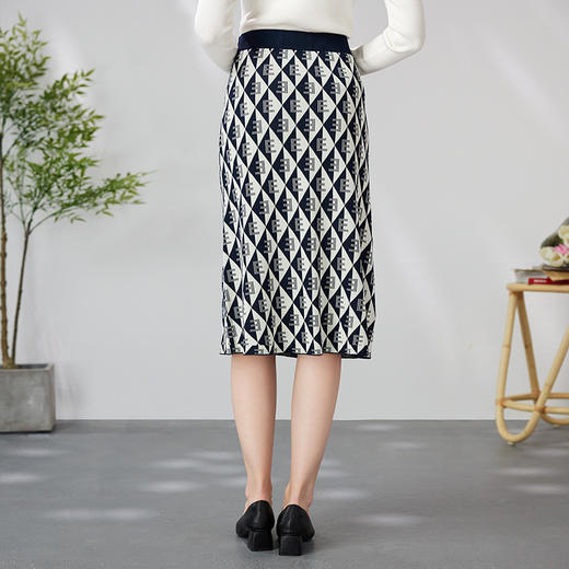 EITIE爱特爱春新款时尚包臀显瘦高腰针织半身裙7301010 商品图5