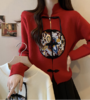 🔥【香黛格蕾国风盘扣刺绣毛衣套装】 ✅小立领设计，简约大气，⭕配上盘扣充满东方韵味，让整件一眼古典♻️ ✅精致的国风刺绣图案，✌️ 商品缩略图1