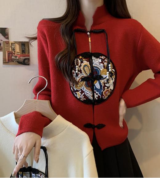 🔥【香黛格蕾国风盘扣刺绣毛衣套装】 ✅小立领设计，简约大气，⭕配上盘扣充满东方韵味，让整件一眼古典♻️ ✅精致的国风刺绣图案，✌️ 商品图1