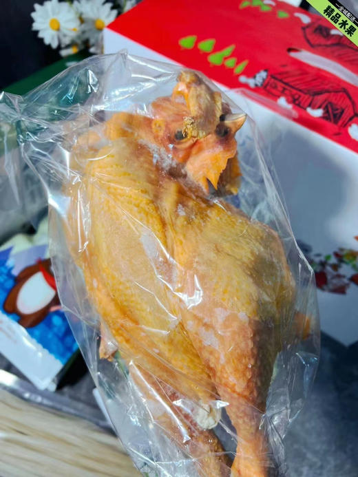 农家散养黑脚黄皮大公鸡，大奔头白鹅！纯散养，礼盒装！贴心的给大家准备了辅料，蘑菇、秘制酱料、鲜人参、粉条！拿回家直接下锅！ 商品图2