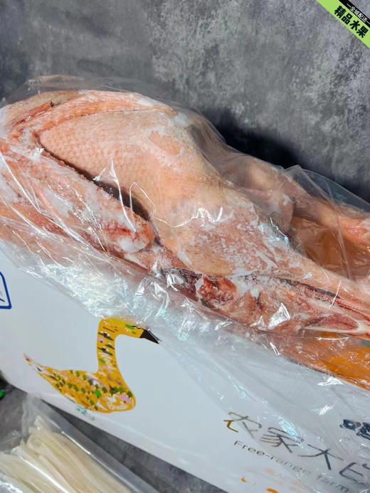 农家散养黑脚黄皮大公鸡，大奔头白鹅！纯散养，礼盒装！贴心的给大家准备了辅料，蘑菇、秘制酱料、鲜人参、粉条！拿回家直接下锅！ 商品图3