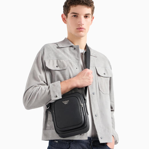 EMPORIO ARMANI 阿玛尼 男士再生 Saffiano 皮革斜挎包 黑色 Y4M387 Y138E 81072 商品图3