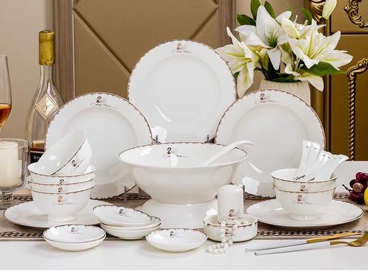 景德镇骨瓷餐具38件套-北欧风天鹅一号（38件套：九斗汤碗1；8英寸平盘2；8寸深盘4；高脚碗6；大勺1；小勺6；味碟6；合金筷子10；烟灰缸1；牙签筒1） 商品图1