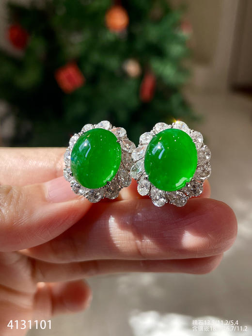 4131101，老坑高冰帝王绿蛋面耳钉。具体价格微信咨询 商品图5