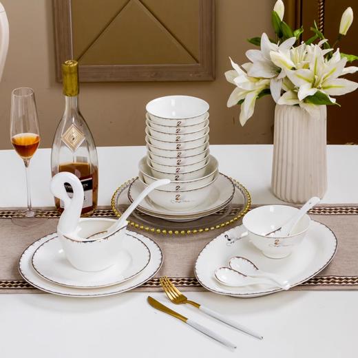 景德镇骨瓷餐具38件套-北欧风天鹅一号（38件套：九斗汤碗1；8英寸平盘2；8寸深盘4；高脚碗6；大勺1；小勺6；味碟6；合金筷子10；烟灰缸1；牙签筒1） 商品图5