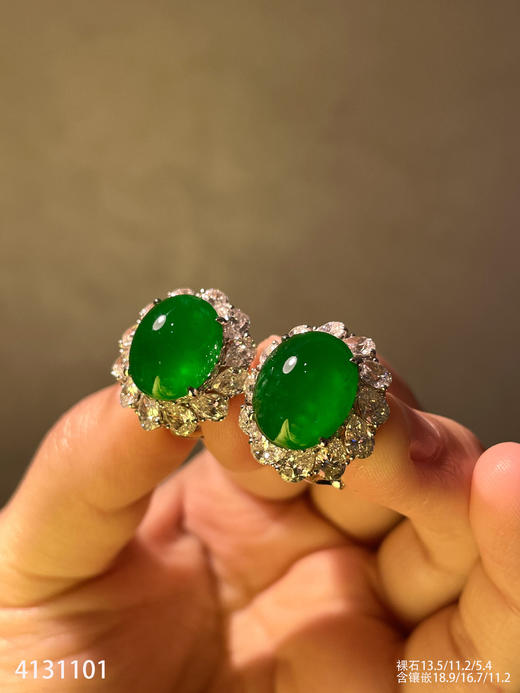 4131101，老坑高冰帝王绿蛋面耳钉。具体价格微信咨询 商品图2