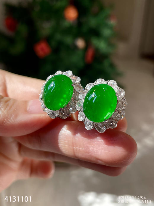 4131101，老坑高冰帝王绿蛋面耳钉。具体价格微信咨询 商品图3