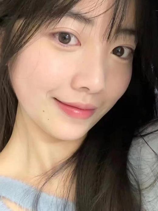 早八必备伪素颜神器❗2支仅售💰39.9❗❗让你不化妆也能拥有好气色【‌Mo TheQueen摩安妃润色温变护唇棒】‬ 正品保证！⁫ 商品图5