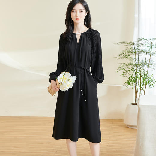 剩S/M/2XL 米思阳2026春季新款气质高级感钉珠小黑裙镂空褶皱收腰a字裙0278 商品图2