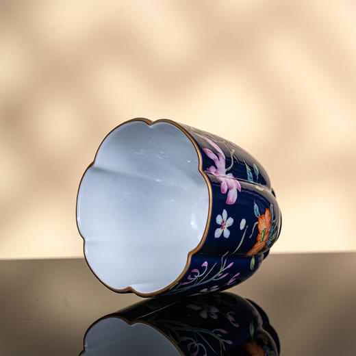 蓝地粉彩描金花卉纹海棠杯 商品图5