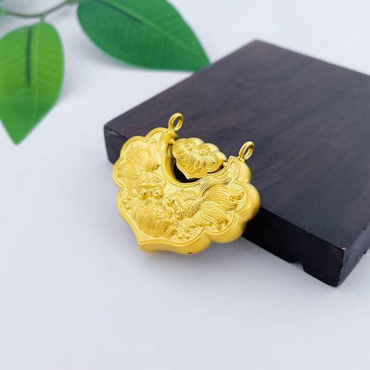【限时克减150元】足金999 【錾刻工艺】古法双面连年有余双鱼锦鲤锁包莲花平安如意锁包空心吊坠(YGFDZ00216-4)（预售产品下单后不退款不退货不换货不补差价） 商品图1