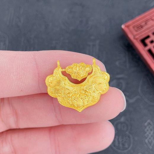 【限时克减138元】足金999.9 古法空心双面连年有余双鱼锦鲤锁包莲花平安如意锁包吊坠(ANWZGFDZ00202)（预售产品下单后不退款不退货不换货不补差价） 商品图2