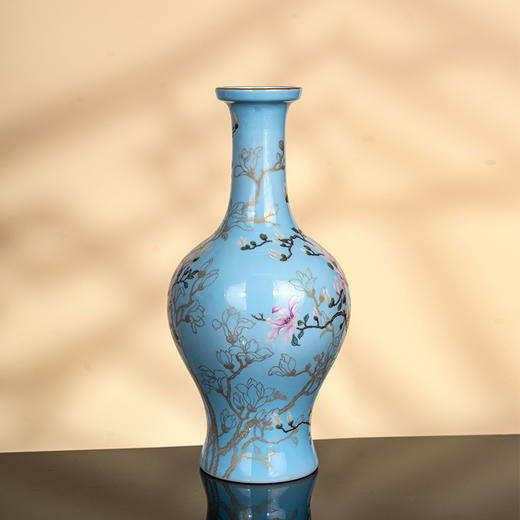 湖水蓝地粉彩描金玉兰纹盘口瓶 商品图3
