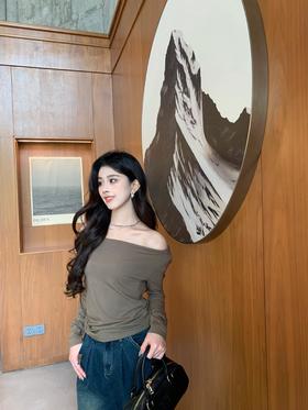 简单的小上衣也能轻松穿出时髦感